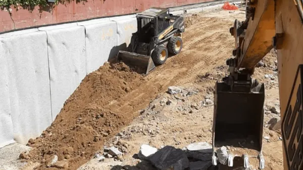 Descubre qué es un desmonte de terreno, cuándo es necesario, cómo se realiza paso a paso y cuánto cuesta en Madrid. Guía completa actualizada 2026.