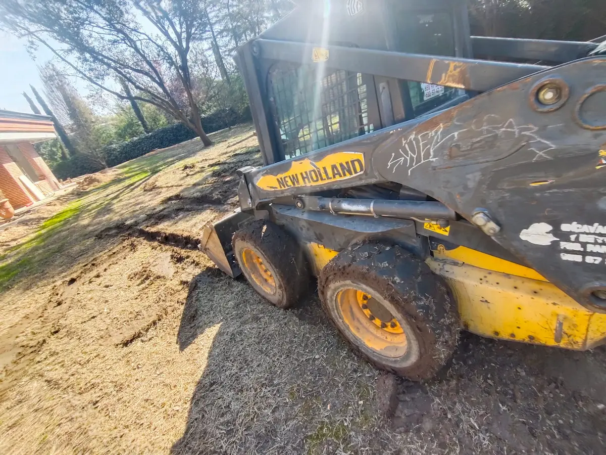 Alquiler de Maquinaria con o sin Operario en Madrid: Ventajas, Precios y Cuándo Elegir Cada Opción